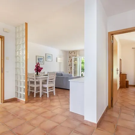 2 Bedroom Groundfloor Swimming Pool טאווירה