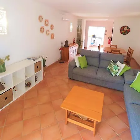 2 Bedroom Groundfloor Swimming Pool דירה *