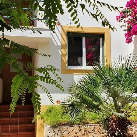 2 Bedroom Groundfloor Swimming Pool Apartment