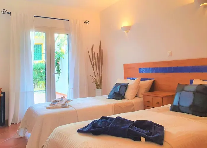 2 Bedroom Groundfloor Swimming Pool *