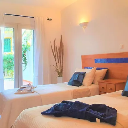 2 Bedroom Groundfloor Swimming Pool *